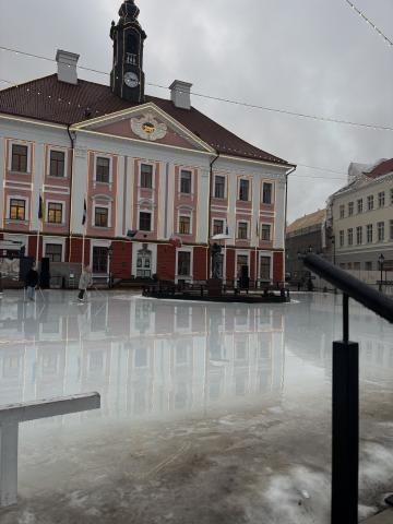 Tartu raekoja uisuväljak