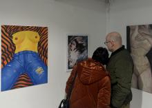 Külastajad KETT galeriis.