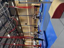 Tartu ülikooli spordihoones toimuv õhuakrobaatika trenn